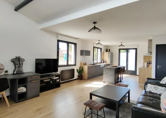 Villa Papillon***. Location Appartement 1Er Etage.